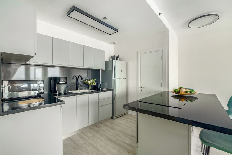 Private kitchen 5, High-Rise Sea-View Stay by Sea N' Rent