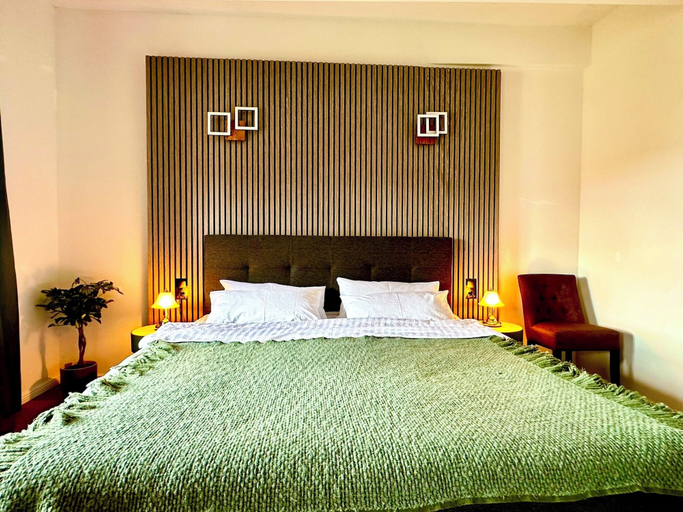 Room 4, Hotel Bergen Zur Post by Rikas Hotels, Traunstein
