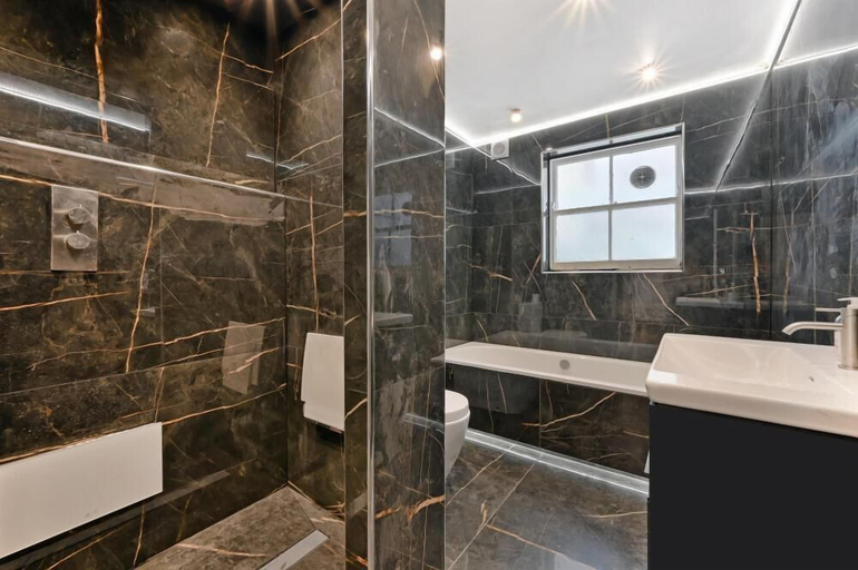 Bathroom, City Chic London Apartment With 2 Bedrooms, London