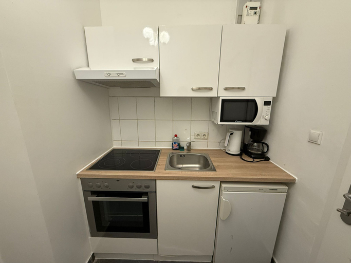 Private kitchen 5, Smart 1BR Apt Near Westbahnhof Station, Wien