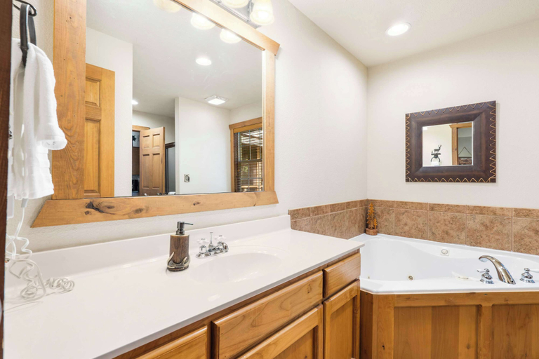 Bathroom 3, Baldknobber Ridge Escape - West Branson Cabin!, Stone