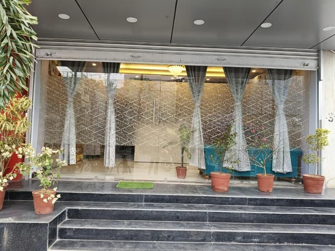 Exterior detail, HOTEL PLAZA, Hugli