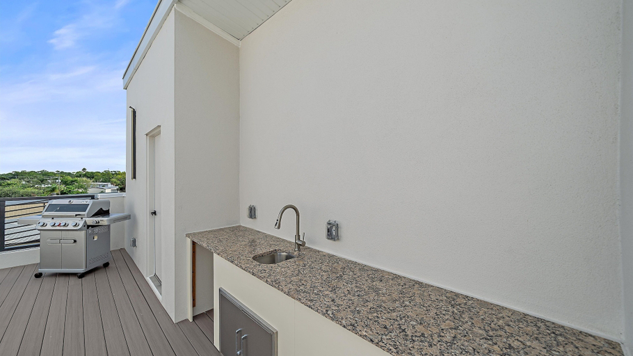 Property grounds 4, Coastal Moderne 2 Bedroom Townhouse, Sarasota