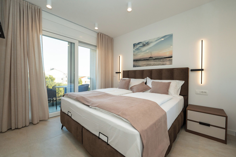 Room 5, Bumblebee apartments & rooms with pool, Novalja