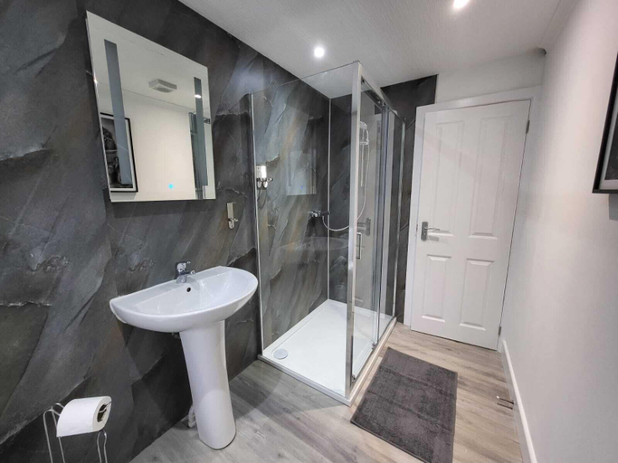 Bathroom 5, Duffus Nights, Moray