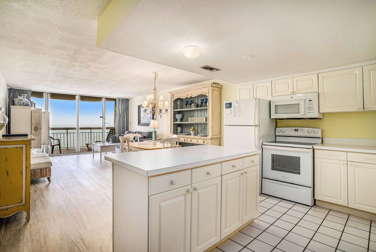 Private kitchen 3, 0603 Waters Edge Resort 1 Bedroom Condo by RedAwning, Georgetown