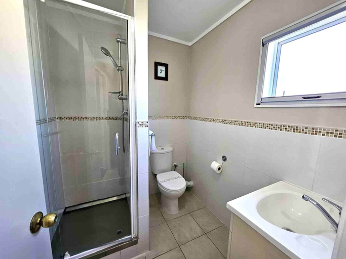 Bathroom 3, Motel Homestead Papakura, Franklin