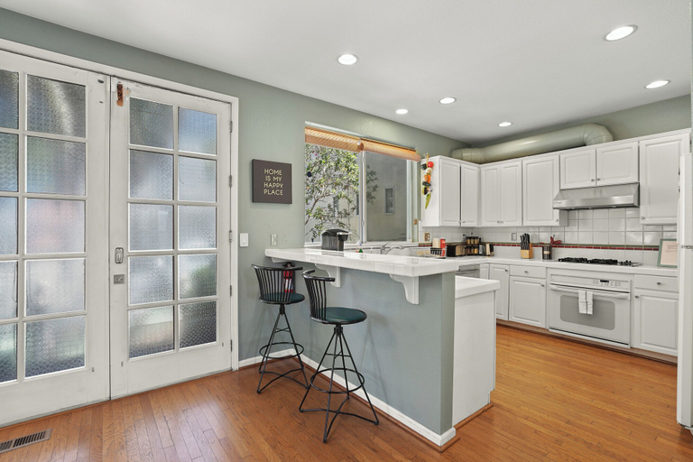 Interior 4, Beautiful 2BR in Silver Terrace, San Francisco