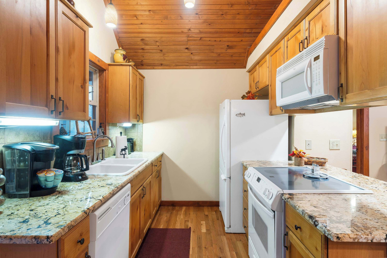Others 2, Creekside - 2 BDR Resort Cabin in Epic Location!, Stone