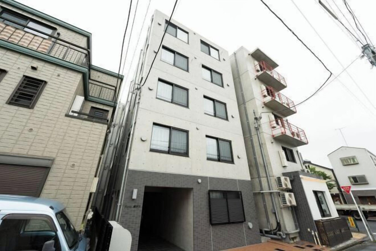 Exterior & Views