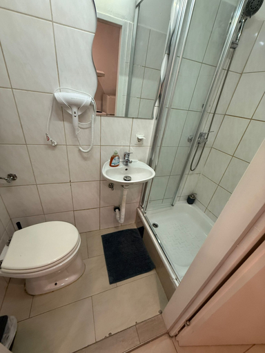Bathroom 3, Cozy 1BR Apt Budget Stay Westbahnhof, Wien