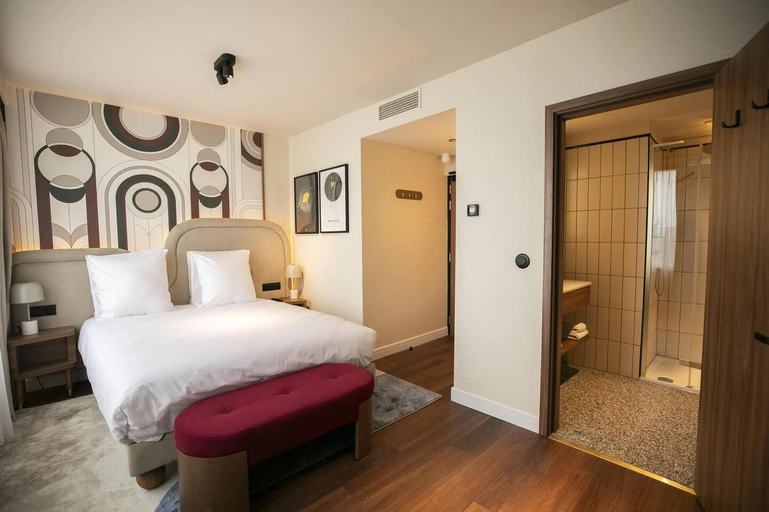 Bedroom 4, Via Antwerp, Antwerpen