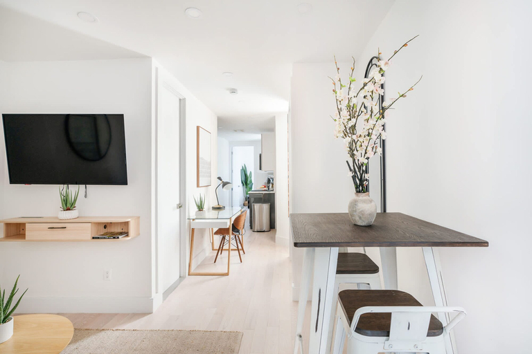 Room 5, 48-3fe 2BR Prime Midtown West, New York