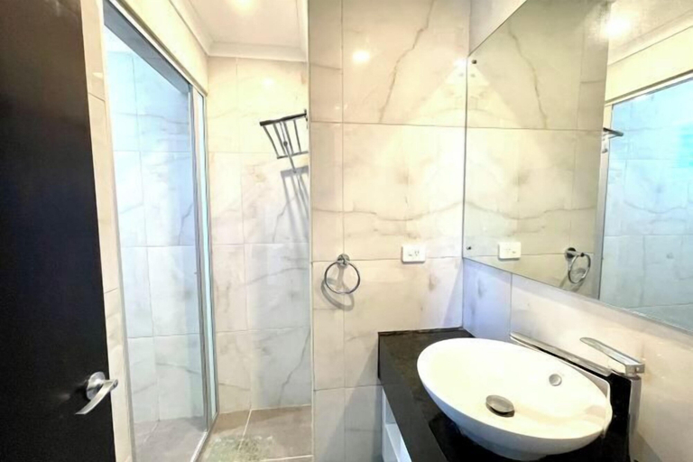 Bathroom 5, Affordable Apartment 3 Bedrooms