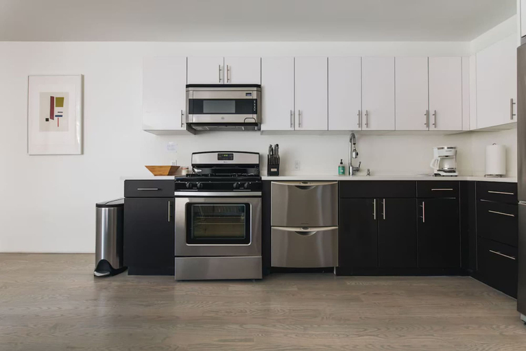 Room 4, Clinton Grove by Rove Travel 2BR Modern Apt, New York