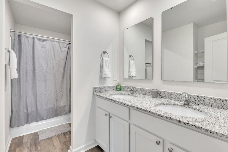 Bathroom 3, 5br Retreat With Garage Parking 5 Bedroom Home, Nash
