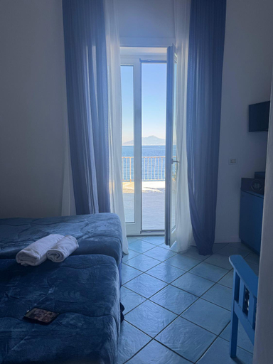 Others 5, Hotel Belvedere e Tre Re, Napoli