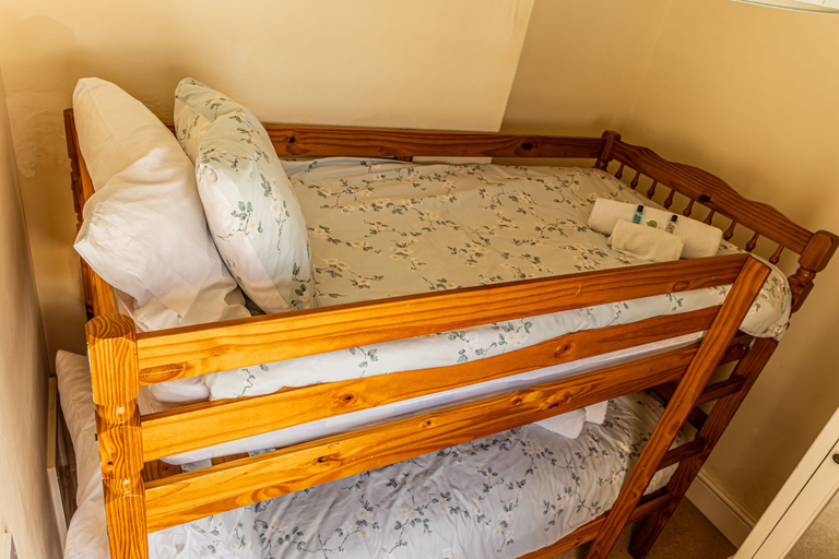 Bedroom 2, The Wayfarer Inn, Devon