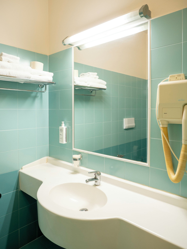 Bathroom 5, Hotel Altamira, Chieti