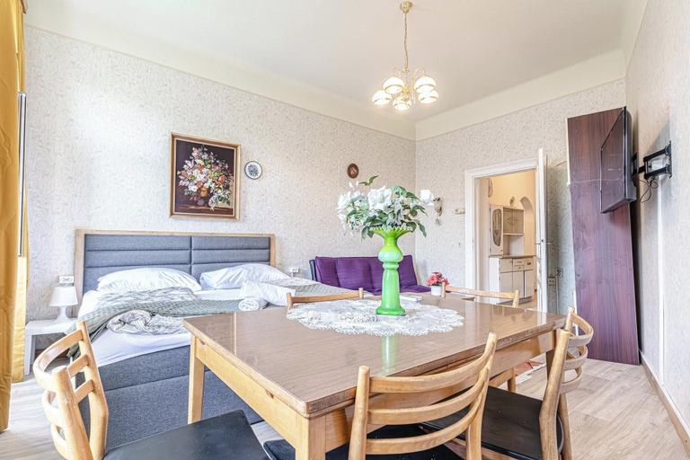 Room 5, Stylish 2BR Apt Garden Modern Comforts, Wien