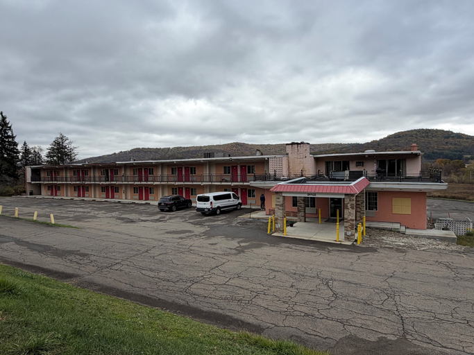 Exterior 2, Kiteville Bradford, Mc Kean