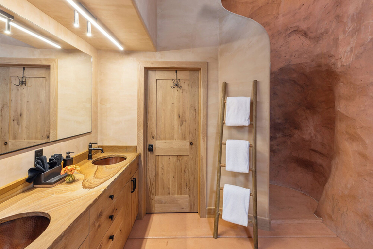 Bathroom 2, Honey Rock Landing, Delta