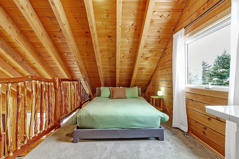Room 3, Lincoln Cabin 3 Bedroom Cabin, Washington