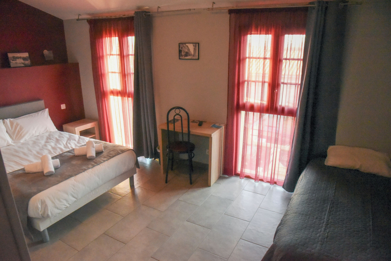 Bedroom 2, Hôtel du vieux pont, Ariège