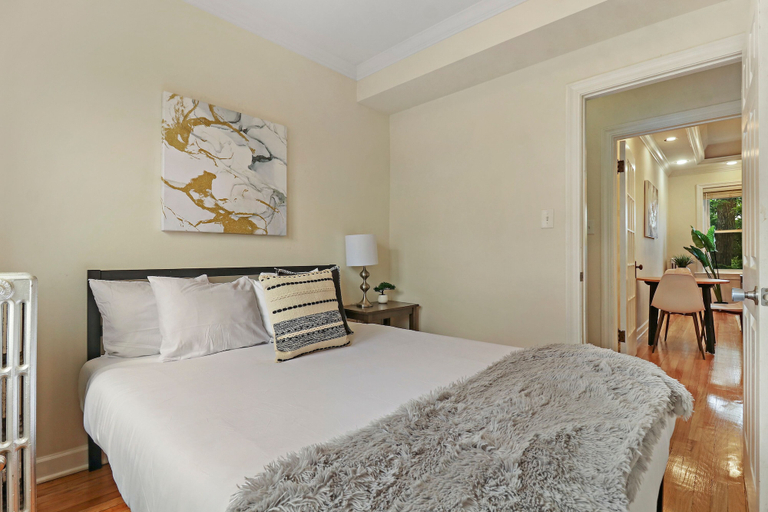 Room 5, Chic 2BR Near Irving Park - Cullom D3, Cook