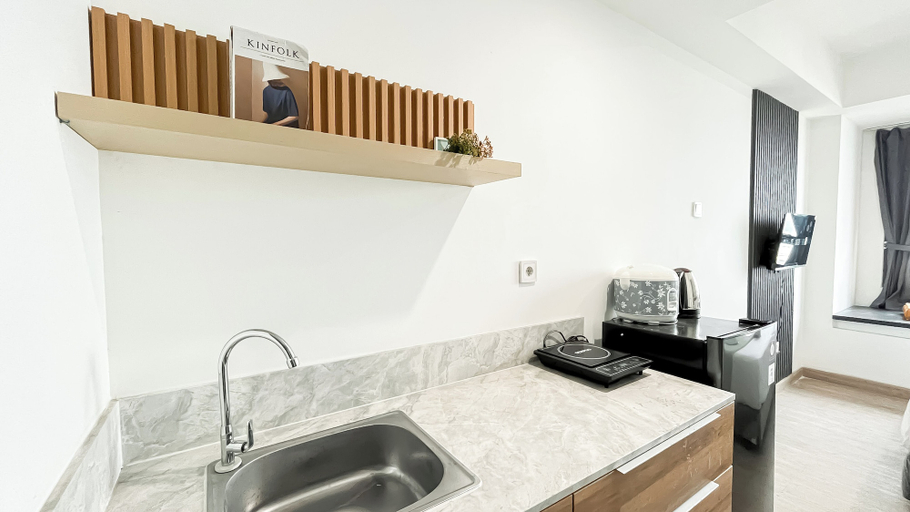 Private kitchen 5, Cozy Nordic Style Apartment At Collins Boulevard, Tangerang