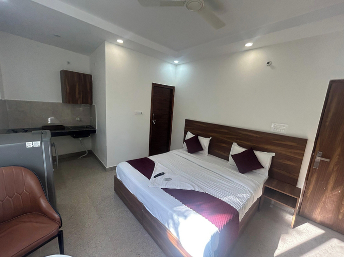 Room 5, RC Stays, Gautam Buddha Nagar
