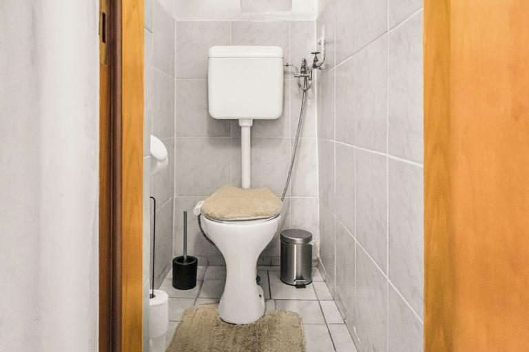Bathroom, Affordable 2BR Apt Near Danube, Wien