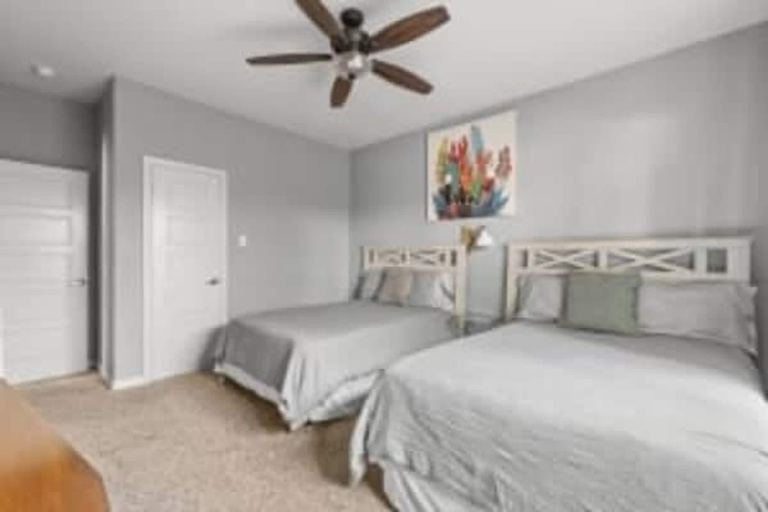 Room 2, Large 3BD 2BR Lower Bishop Arts Near Downtown Dallas, Dallas