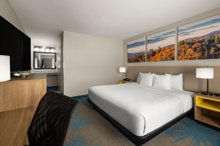 Bedroom 3, Days Inn by Wyndham Murphy, Cherokee