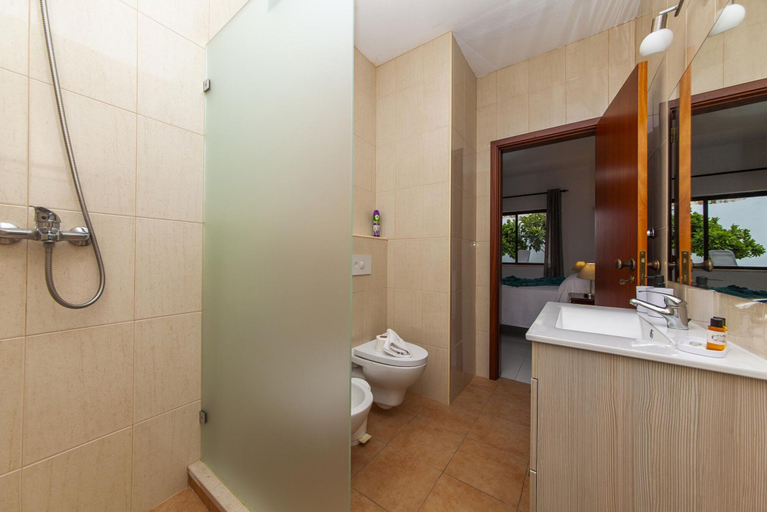 Room 5, D02 - Carrob Street House, Lagos
