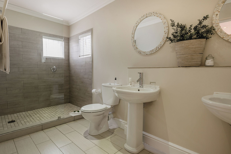Bathroom 5, Cottage Pie by Robberg, Eden