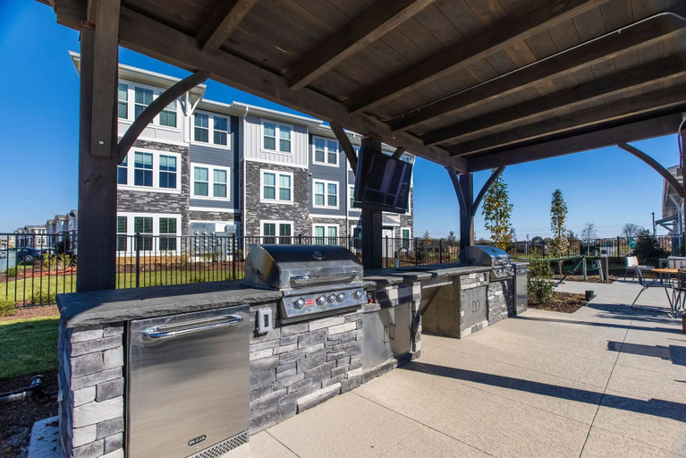 BBQ/picnic area, Landing Apartments Murfreesboro near Fairfield Estates, Rutherford