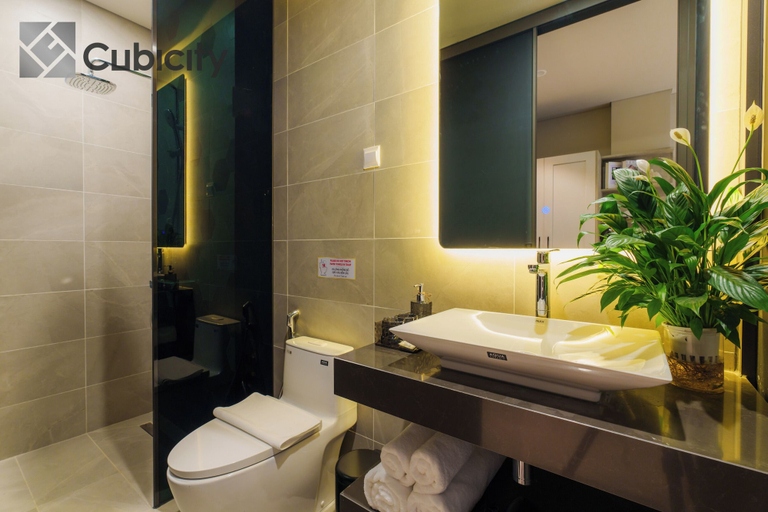 Bathroom 3, Cubicity Wall Street House, District 1
