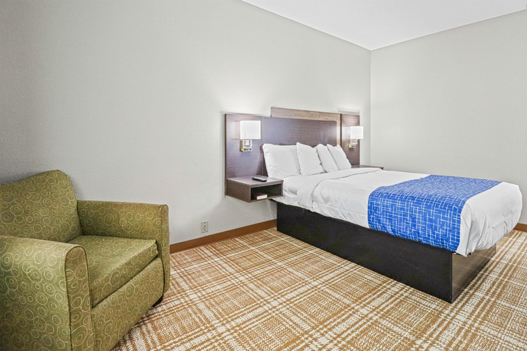 Bedroom 2, GrandStay Hotel & Suites, Oneida