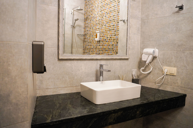 Bathroom 4, Hotel Griboedov, Tbilisi