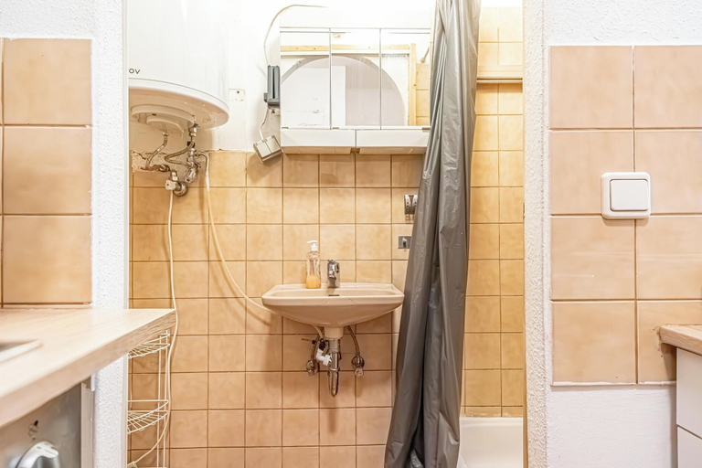 Bathroom 5, Simple 1BR Apt Long Stay Near Belvedere, Wien