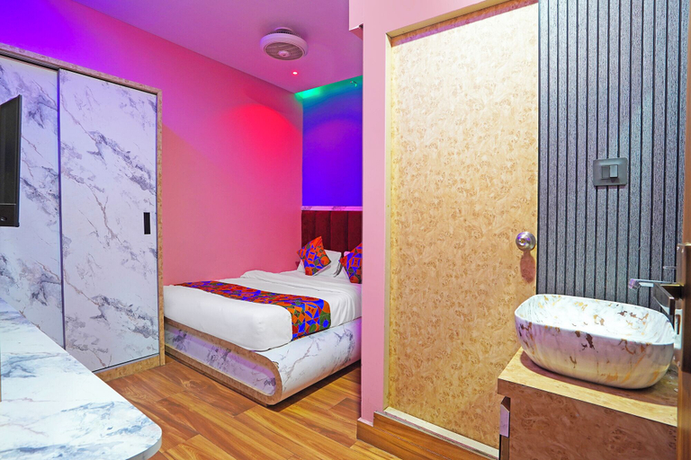 Room 4, Via Arya, Pune