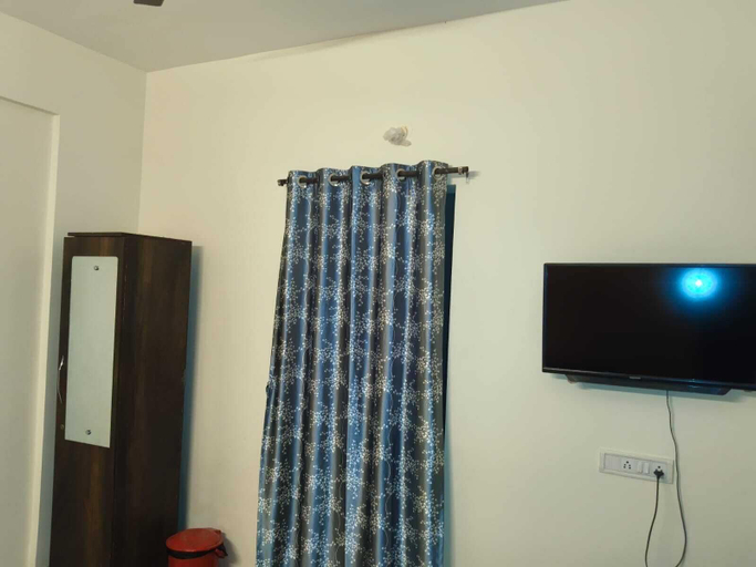 Room 4, Balaji Lodging, Pune