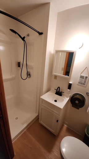 Bathroom 4, Maple Grove Lodging, Lake