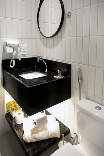 Bathroom 4, Simple Smart by Xtay João Pessoa, João Pessoa