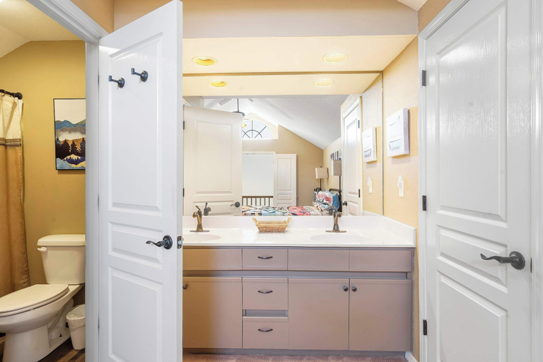 Bathroom 4, Lazy Lookout Mo Spacious 3 Bdr, Great Location!, Taney