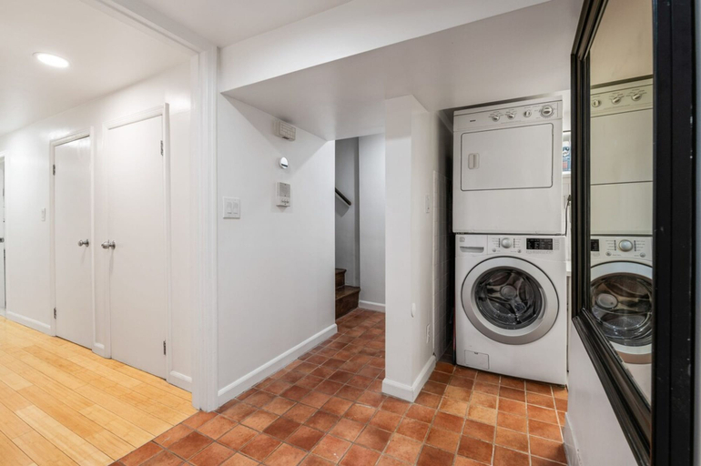 Room 4, Adelphi I 3BR Ft Greene w Backyard Patio Porch, New York