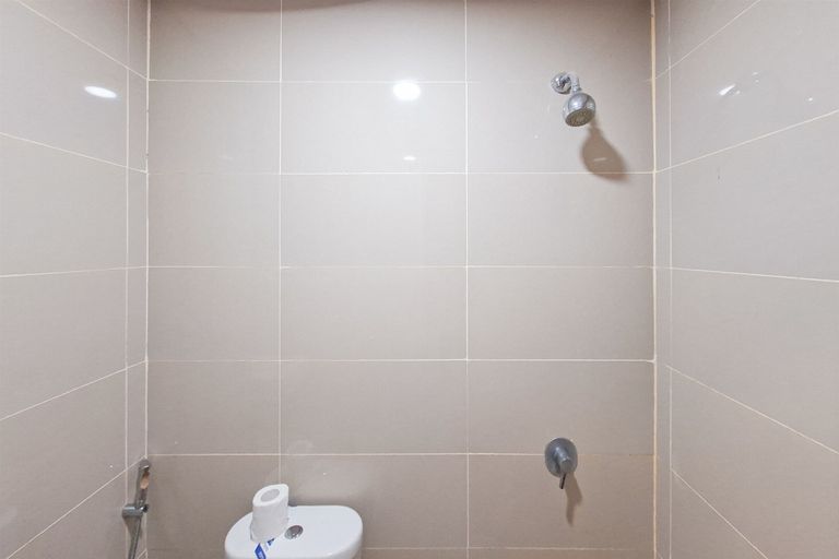 Bathroom 4, Brand New And Comfortable Studio Apartment At B Residence, Tangerang Selatan