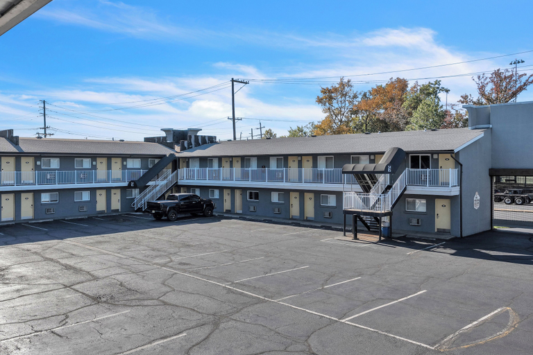 Exterior 4, Bentley motel, Union
