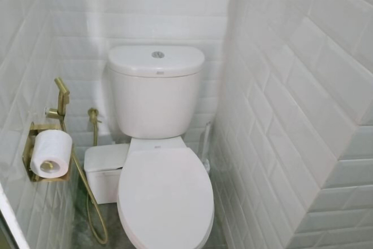 Bathroom 3, Ririn Apartemen, Surabaya